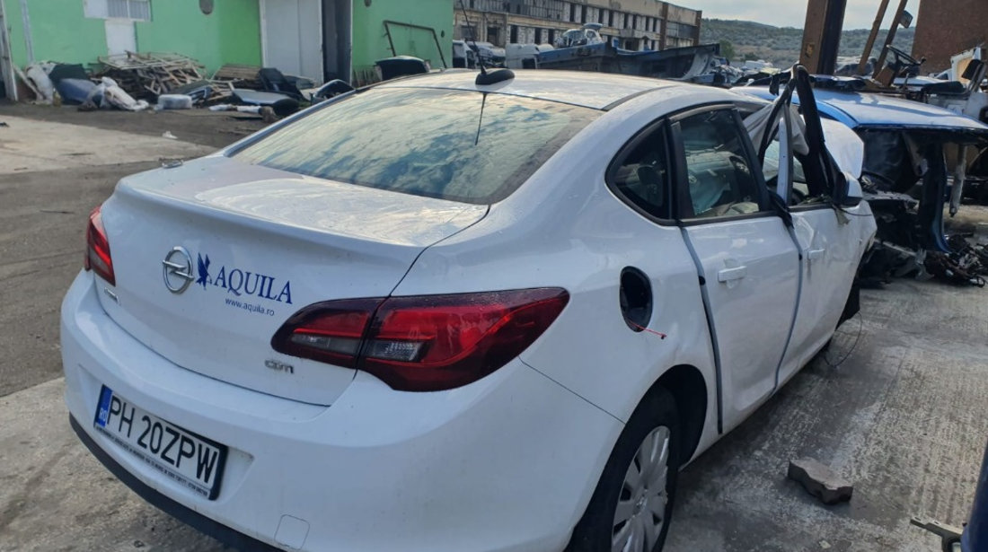 Broasca usa stanga fata Opel Astra J 2017 berlina 1.6 cdti