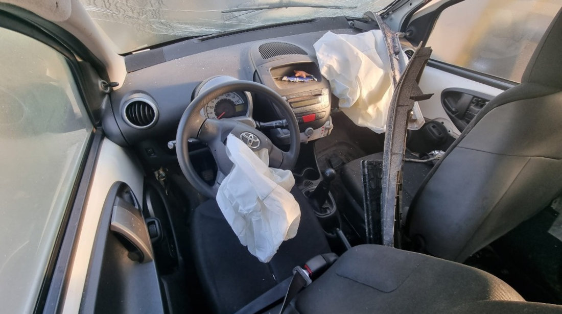 Broasca usa stanga fata Toyota Aygo 2014 hatchback 1.0 benzina