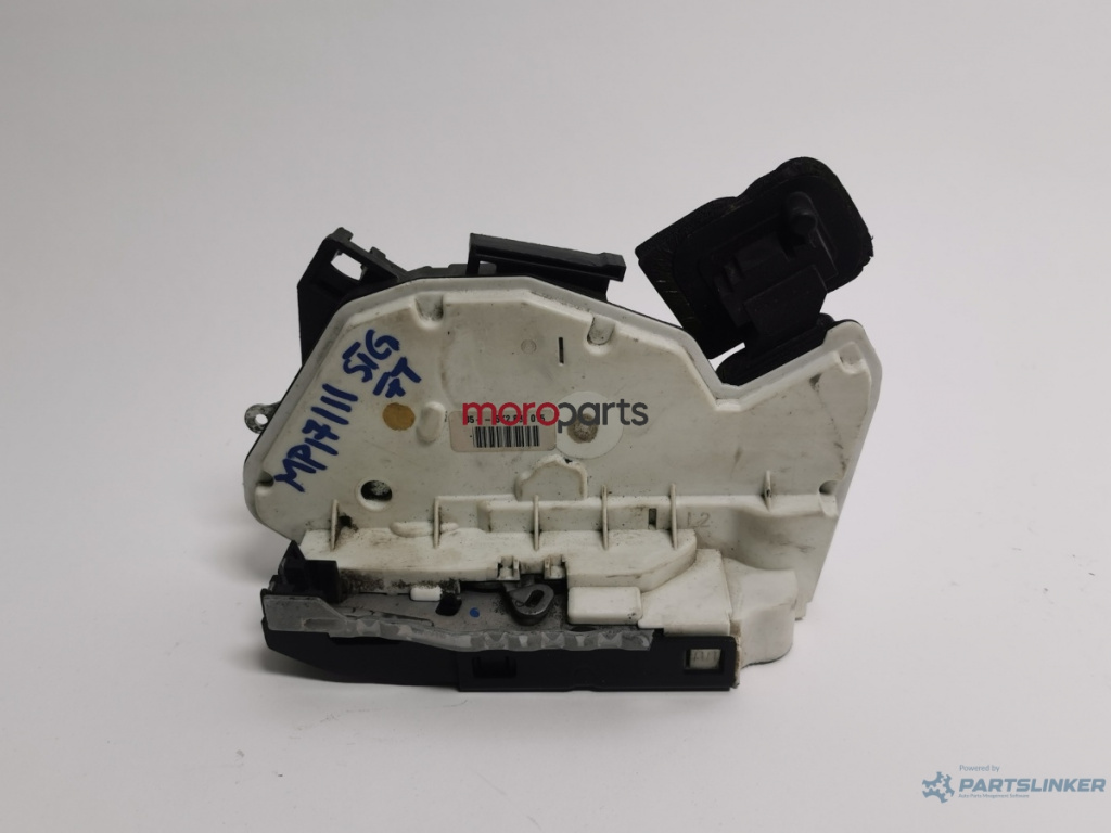 Broasca usa stanga fata VOLKSWAGEN GOLF VI (5K1) [ 2008 - 2013 ] TDI (CBDC, CLCA) 81KW|110HP OEM 5K2837015