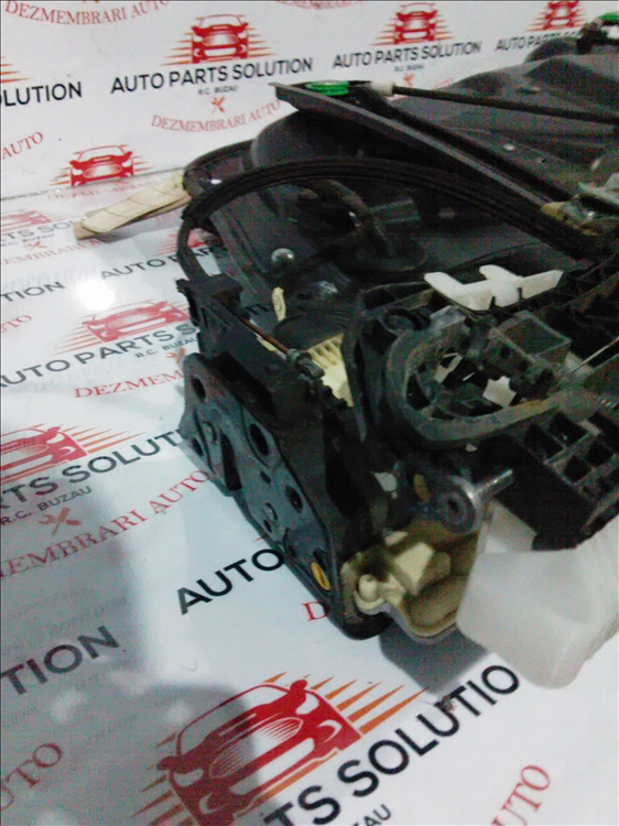 Broasca usa stanga fata VOLKSWAGEN PASSAT B6