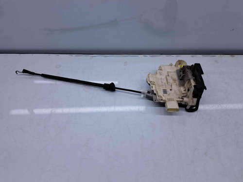 Broasca usa stanga fata Volkswagen Passat B7 (362) [Fabr 2010-2014] 3C1837015A
