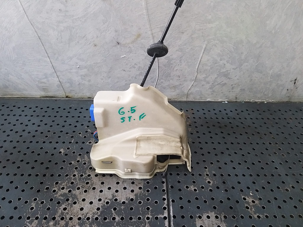 Broasca usa stanga fata vw golf 5 1k