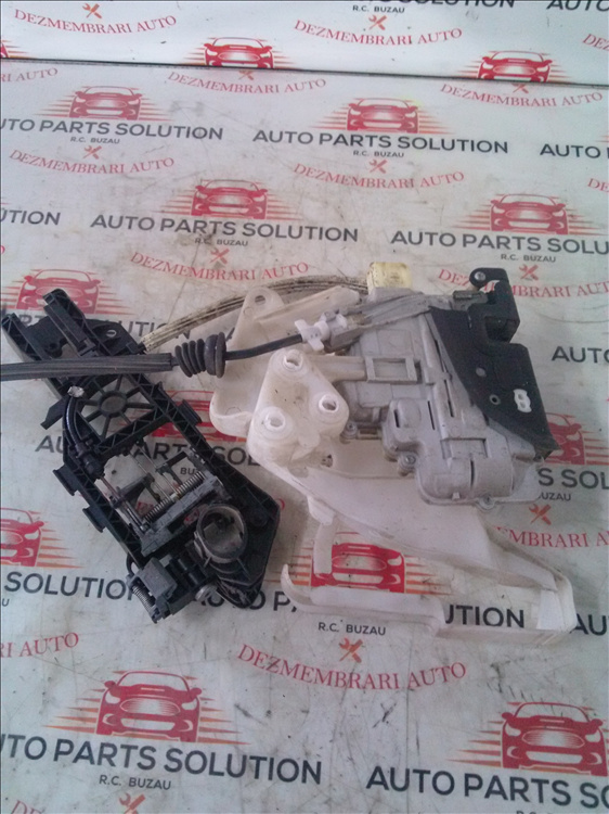 Broasca usa stanga fata VW PASSAT B 6 2.