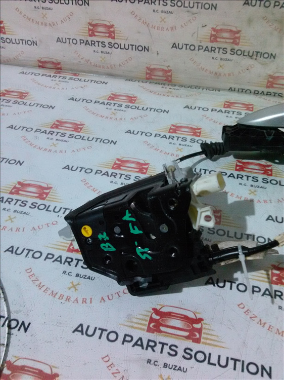 Broasca usa stanga fata VW PASSAT B7