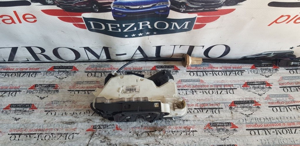 Broasca usa stanga fata VW Sharan cod piesa : 5k1837015b