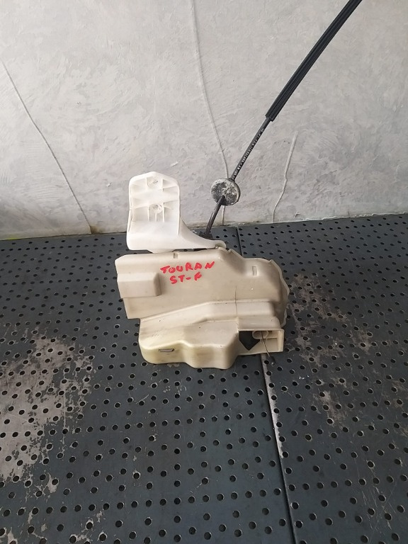 Broasca usa stanga fata vw touran 1t 1t0837085