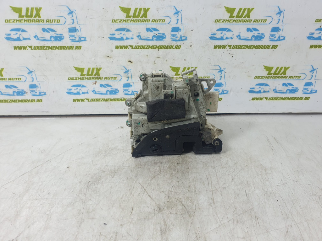 Broasca usa stanga spate 8K0839015C Audi A4 B8/8K [2007 - 2011]