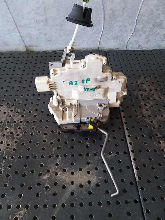 Broasca usa stanga spate audi a3 8p 4f0839015
