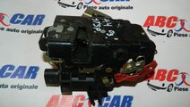 Broasca usa stanga spate Audi A4 B6 8E cod: 4B0839...