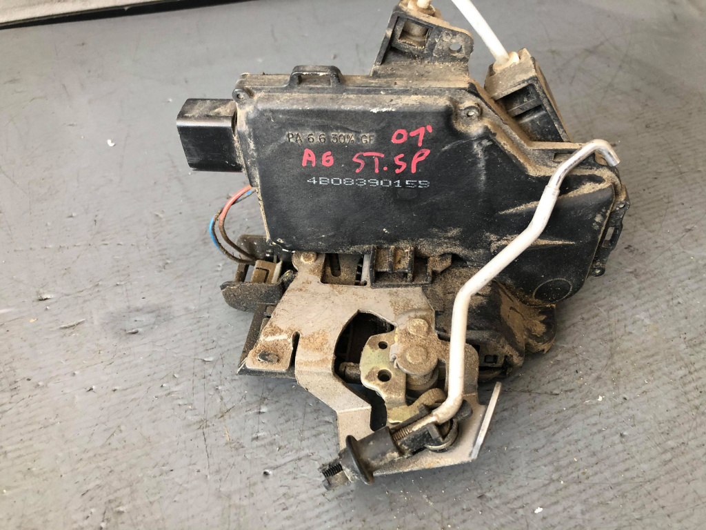Broasca usa stanga spate audi a6 4b c5 4b0839015b