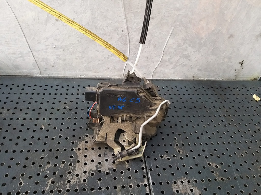 Broasca usa stanga spate audi a6 c5 4b 4b08390