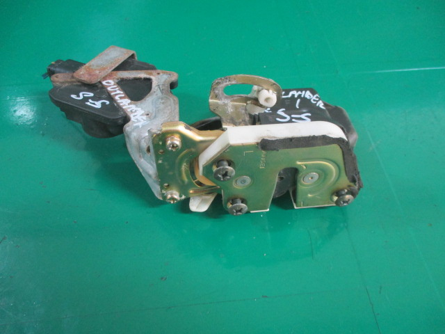 BROASCA USA STANGA SPATE COD MR349287 MITSUBISHI OUTLANDER I 4X4 FAB. 2001 - 2006 ⭐⭐⭐⭐⭐