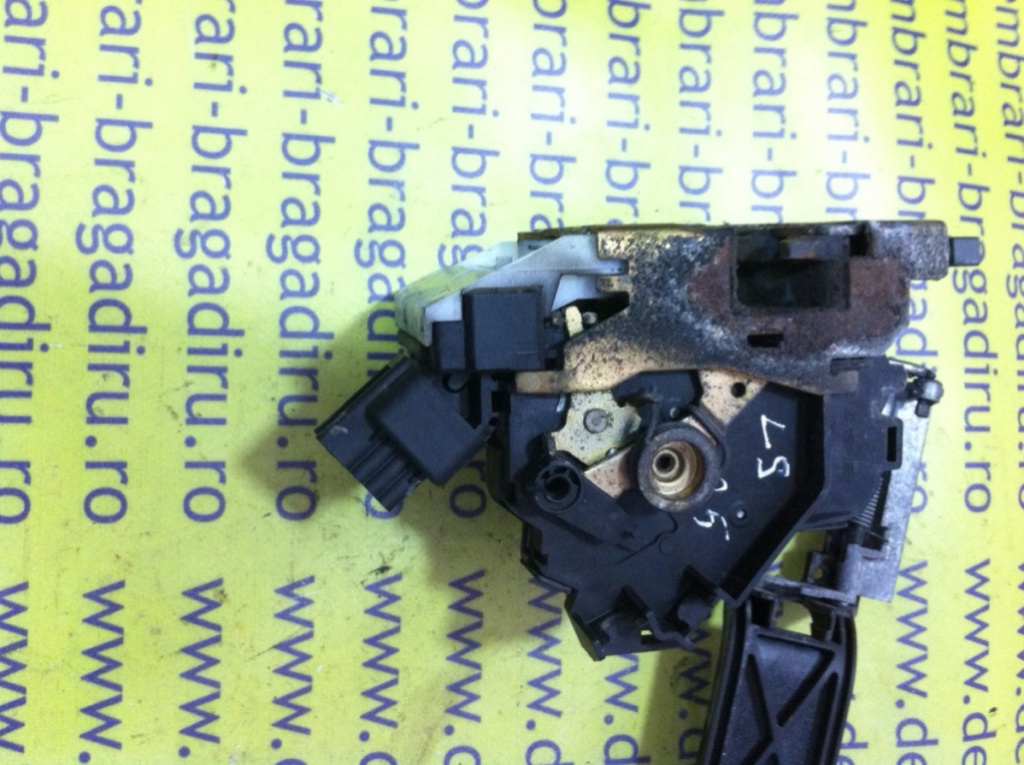 Broasca usa stanga spate Ford Focus [facelift] [2001 - 2007] Sedan 1.8 TDCi MT (115 hp) (DFW) Ghia