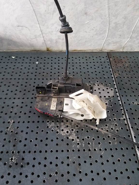 Broasca usa stanga spate kia ceed 1