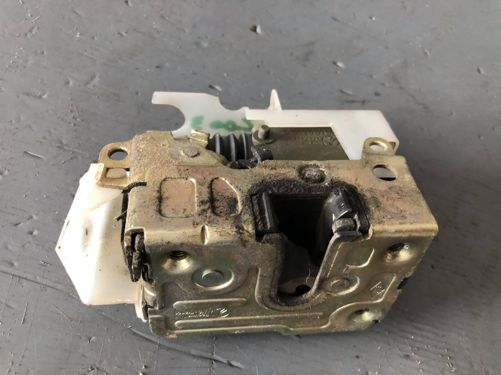Broasca usa stanga spate renault clio