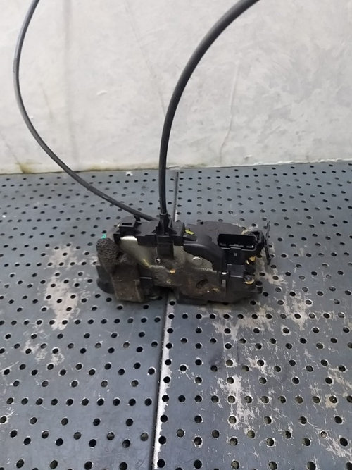 Broasca usa stanga spate renault megane 3 825030574r