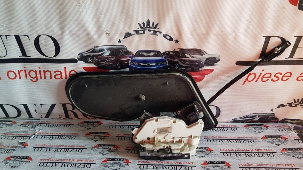 Broasca usa stanga spate Skoda Rapid cod piesa : 5K4839015F