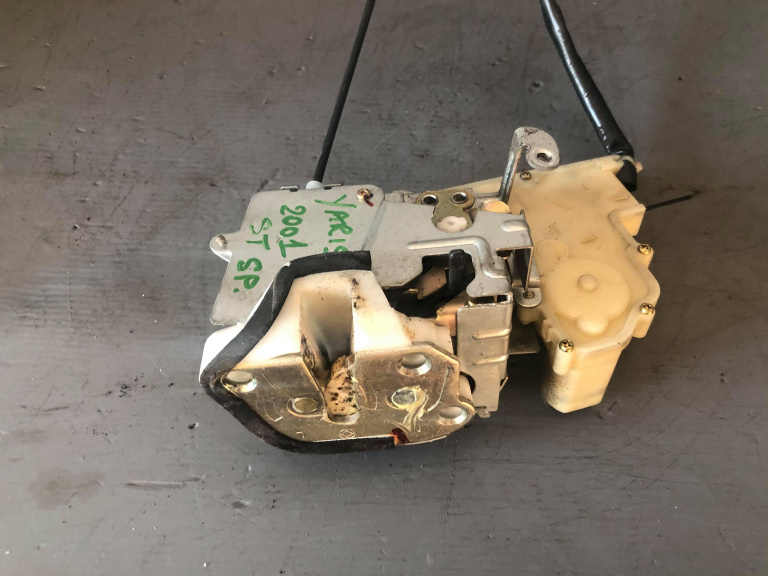 Broasca usa stanga spate toyota yaris