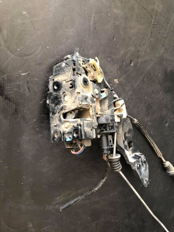 Broasca usa stanga spate vw golf 4