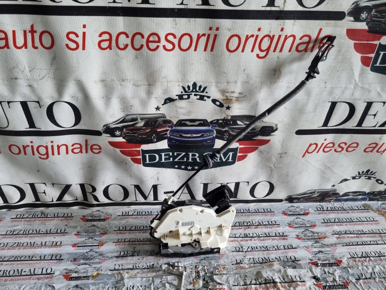 Broasca usa stanga spate VW Jetta Mk6 cod piesa : 5K4839015Q