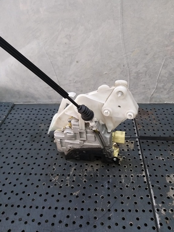 Broasca usa stanga spate vw passat b6 3c 3c4839015a