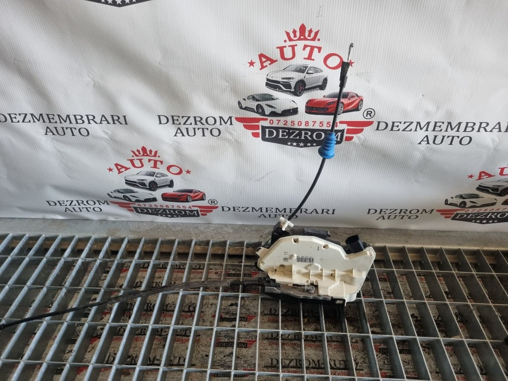 Broasca usa stanga spate VW Passat CC cod piesa : 5N0839015J
