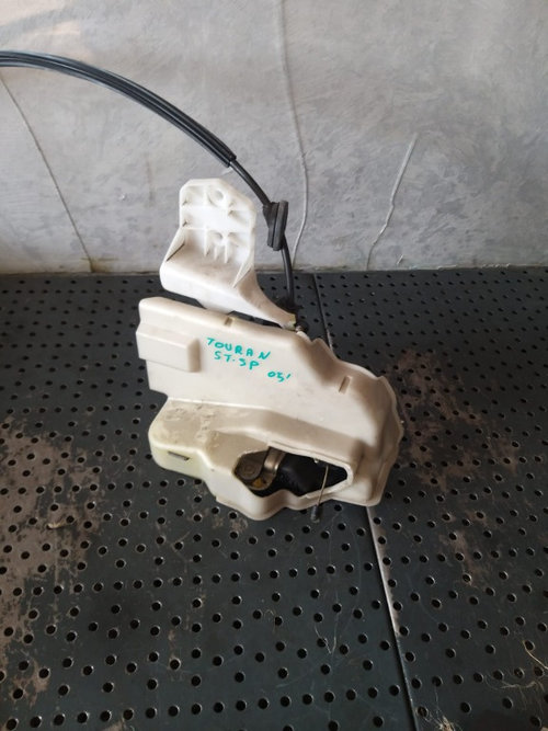 Broasca usa stanga spate vw touran 1t 8d0837867c