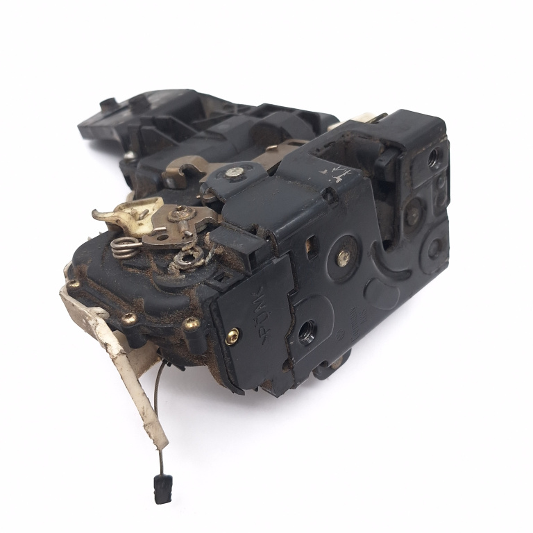 Broasca Usa Vw Passat B5, B5.5 1996-2005 1.9 Tdi Avf Motorina Stanga 3B0837867, 117666103