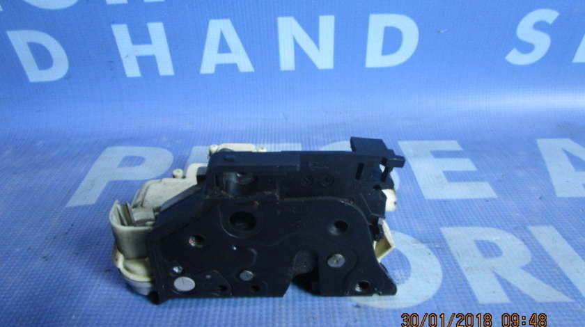 Broasca usa VW Passat B6 ; 3C2837016A // 3C2837015A