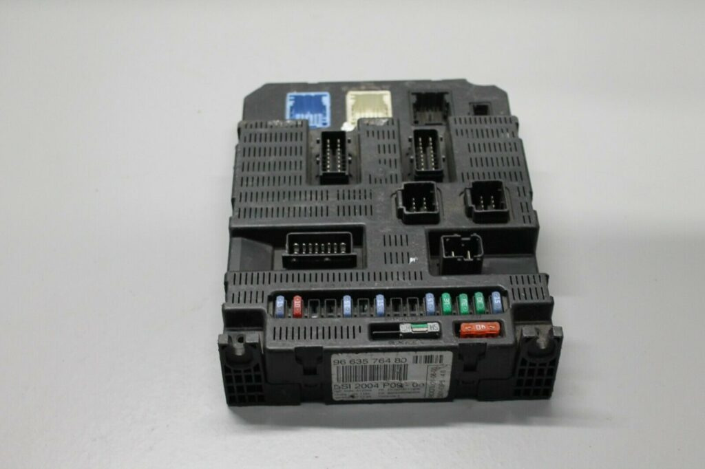 BSI Panou sigurante JOHNSON CONTROLS CITROEN C4 96 635 764 80 / 9663576480 / BSI 2004 P09 00 / BSI2004P090096 635 764 80 / 9663576480 / BSI 2004 P09 00 / BSI2004P0900