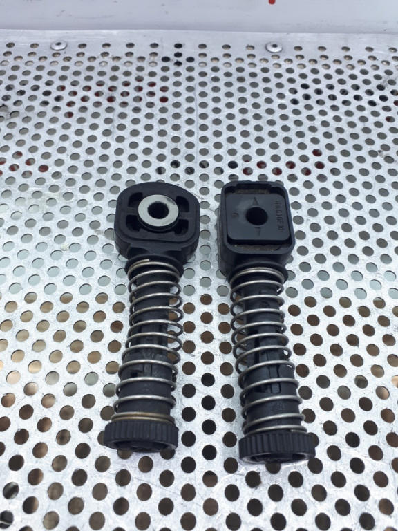 Bucsa cablu timonerie 1J0711761C Vw Passat B7 2.0 TDI 2012 CFFB OEM 1K0711761B