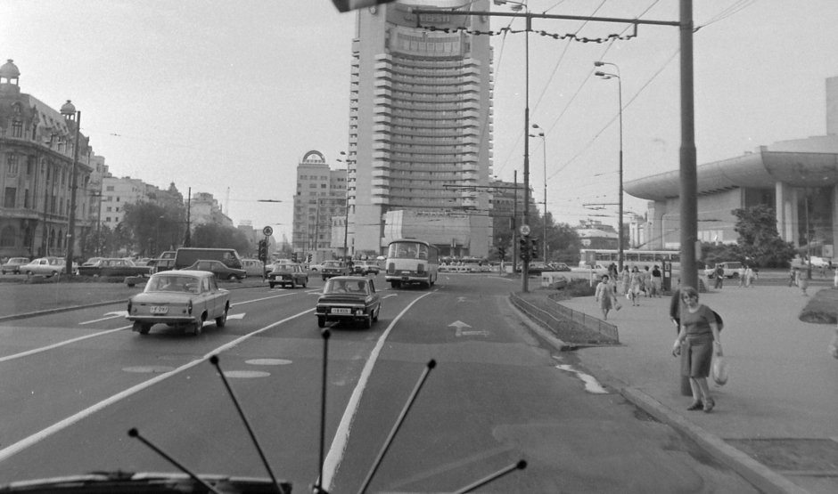 Bucurestiul, vazut prin parbrizul unui autocar in 1977