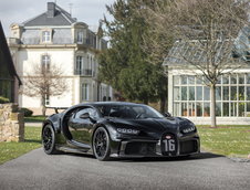Bugatti Chiron cu numarul 300