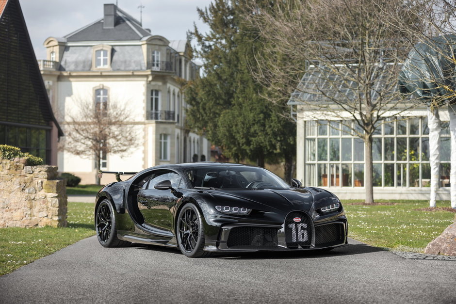 Bugatti Chiron cu numarul 300