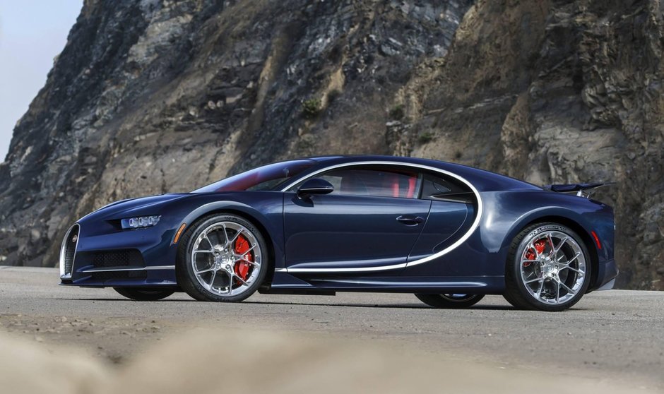 Bugatti Chiron in carbon albastru