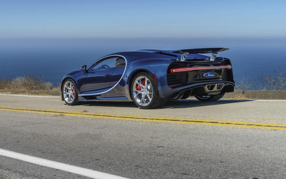 Bugatti Chiron in carbon albastru