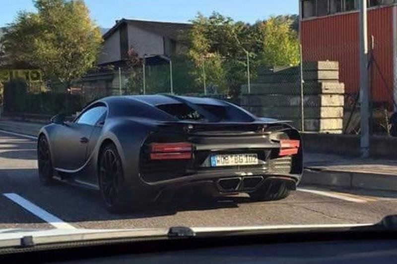 Bugatti Chiron necamuflat