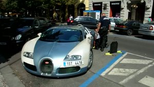 Bugatti Veyron blocat pentru parcare ilegala