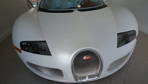 Bugatti Veyron Grand Sport alb mat, excentric prin definitie!