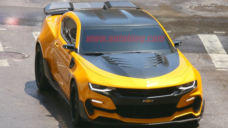 Bumblebee si Barricade in cea de-a 5-a parte a seriei Transformers