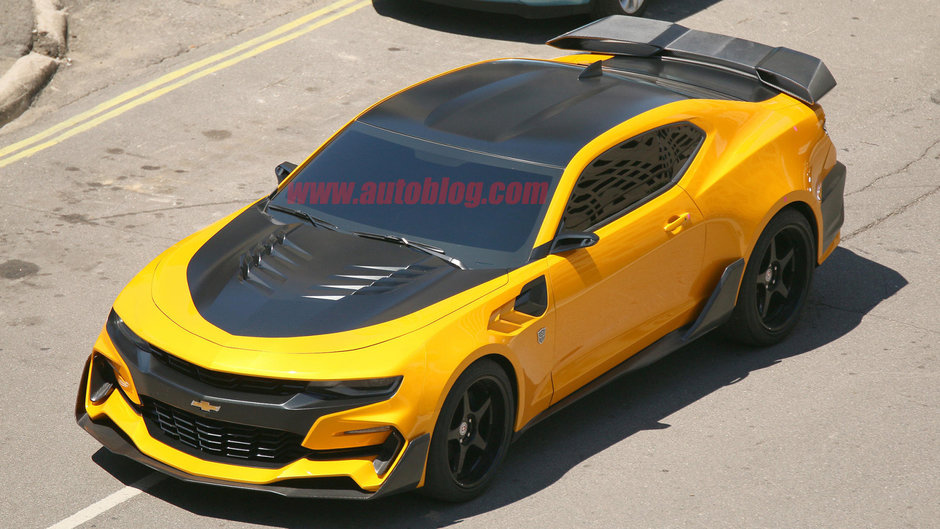 Bumblebee si Barricade in cea de-a 5-a parte a seriei Transformers