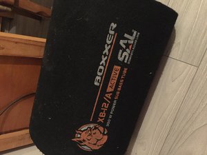 Buna ziua , am si eu un subwoofer boxer xb-12/A de 300 de w și încă doua boxe mai mari care vreau sa le leg in casa ?