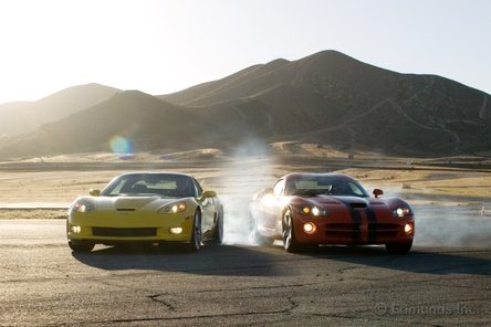 Burnout Contest: Dodge Viper SRT10 vs. Chevy Corvette Z06 Carbon