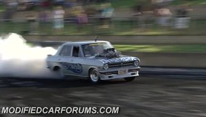 Burnout cu Datsun 1200