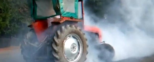 Burnout cu tractorul, the ultimate drift machine