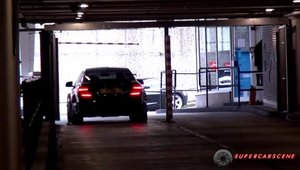 Burnout de proportii epice la bordul unui Mercedes C63 AMG Black Series