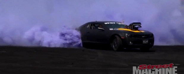 Burnout de proportii epice la bordul unui Chevrolet Camaro supraalimentat