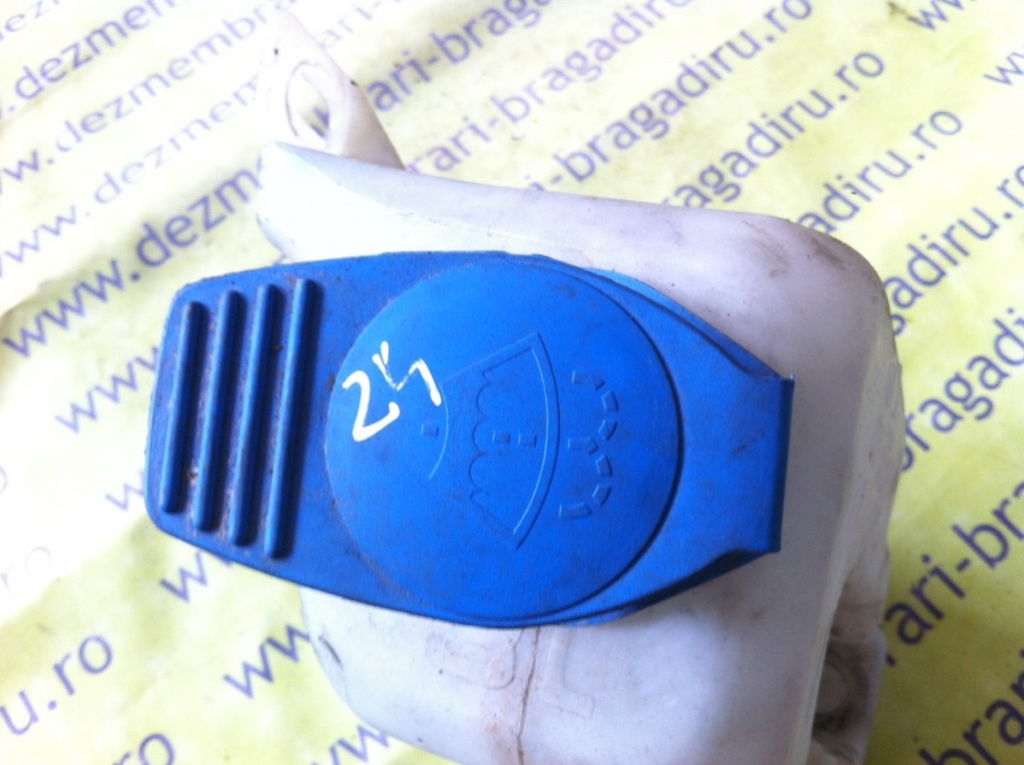 Buson vas lichid parbriz Seat Leon 1M [1999 - 2005] Hatchback 1.4 MT (75 hp) (1M1) 16V