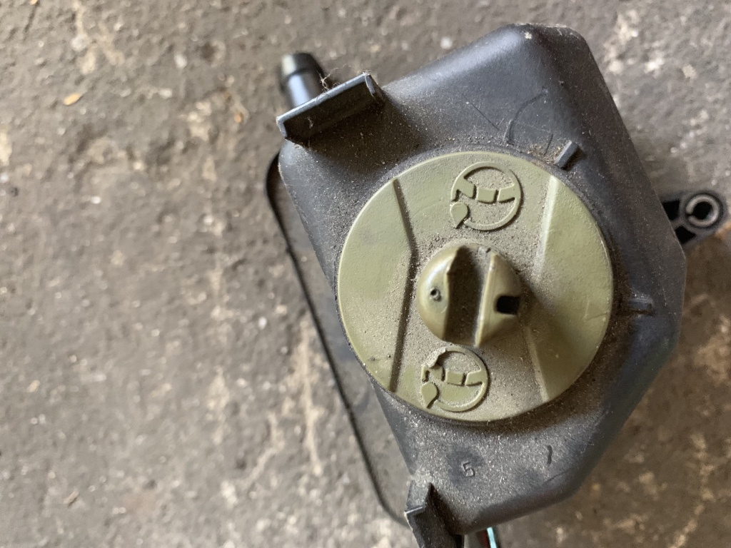 Buson vas lichid servodirectie Volkswagen VW Bora [1998 - 2005] Sedan 1.9 TDI MT (150 hp) (1J2)