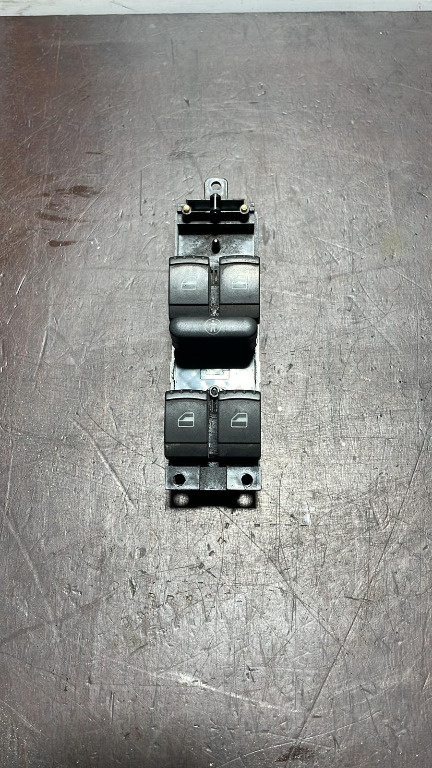 Butoane comanda geamuri electrice cod 1J4959857 pentru VW Golf 4 , Passat B5